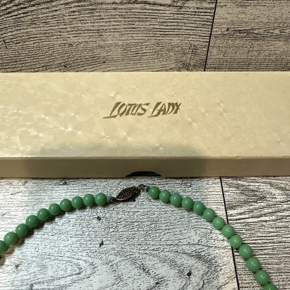 LOTUS LADY Faux Green Pearl 16" Necklace Vintage - Picture 2 of 8
